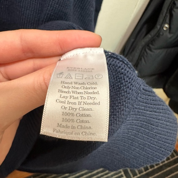 EVERLANE woman’s navy blue long sleeve sweater - Picture 3 of 5